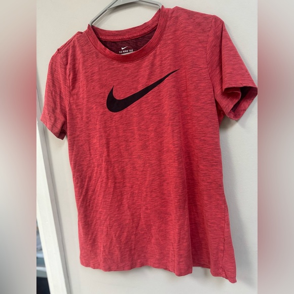 🔥Nike Red Short Sleeve Tee - Picture 3 of 6